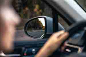 Free photo the view of the road in the cars rearview mirror