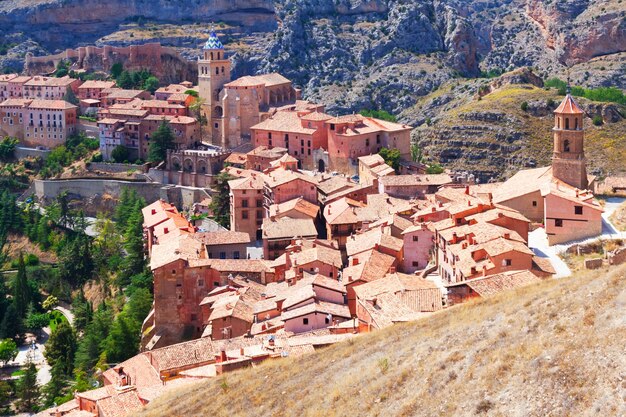 夏のスペインの町の景色