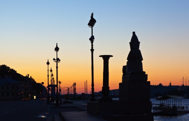 夜明けのサンクトペテルブルクの眺め