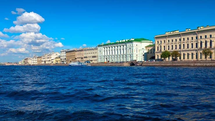 Бесплатный Фотография вид на санкт-петербург. дворцовая набережная