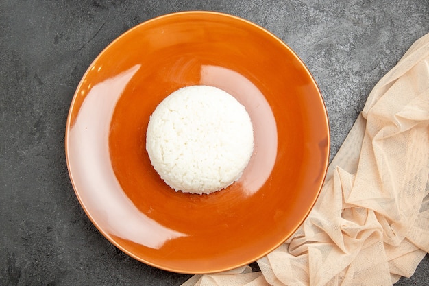 Free photo above view of steamed rice on a brown plate