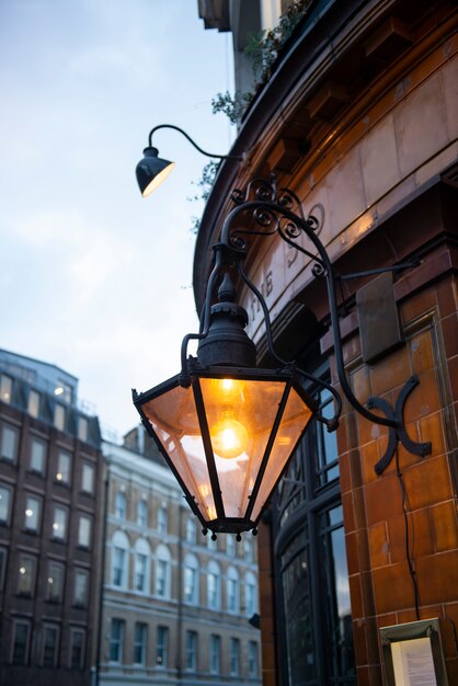 ロンドン市の街灯の眺め