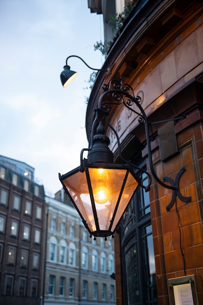 ロンドン市の街灯の眺め