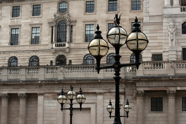 ロンドン市の街灯の眺め