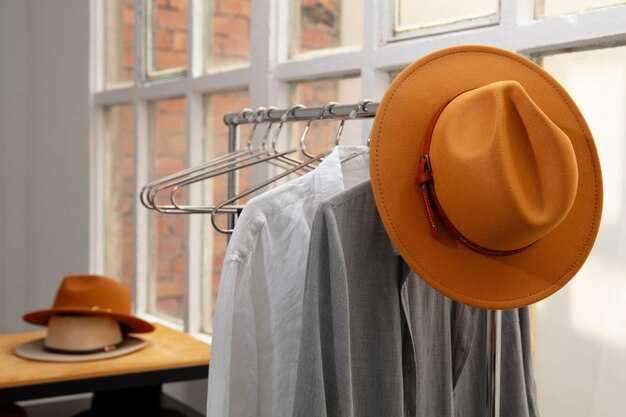 Foto gratuita vista dell'elegante cappello fedora