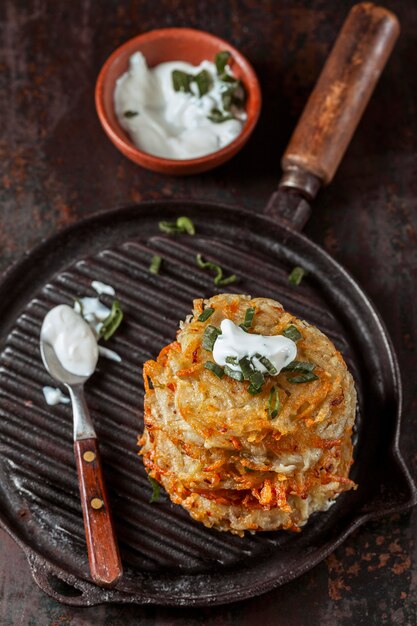 Вид сверху вкусной еврейской еды