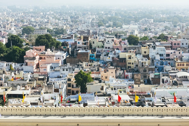 Free photo view of udaipur city from city palace in rajasthan, india