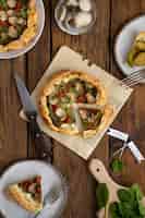 Foto gratuita vista della pizza vegana fatta con verdure da panetteria
