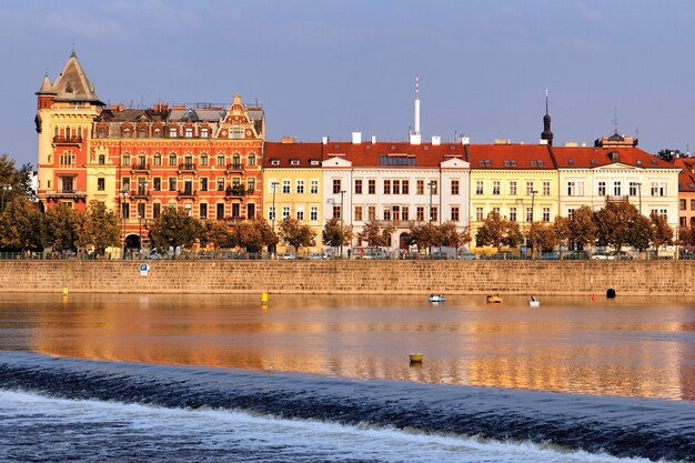 ヴルタヴァ川をご覧ください。プラハ。チェコ共和国
