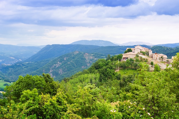 Free photo village in pyrenees. seniu, huesca