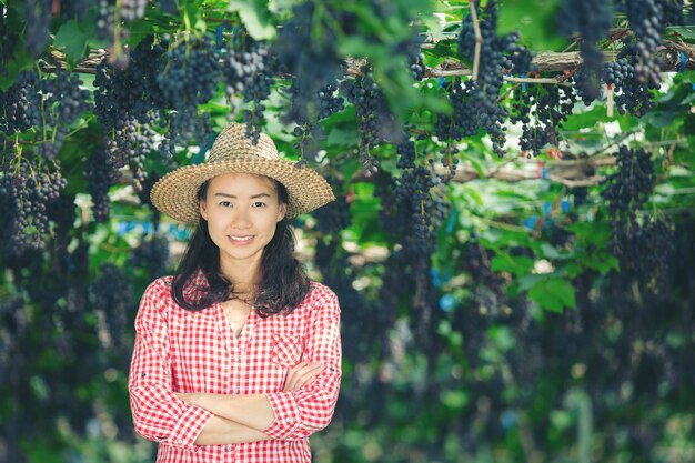 Vineyard farmers who smile and enjoy the harvest.