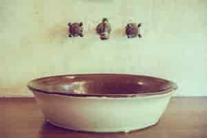 Free photo vintage bathroom