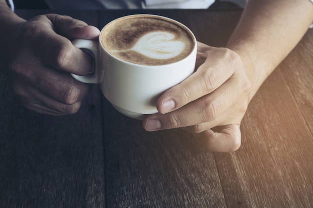 カフェラテアートの装飾とビンテージコーヒー