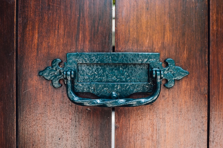 Free Photo vintage handle at door