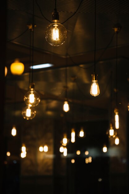 Винтажные лампы в кафе