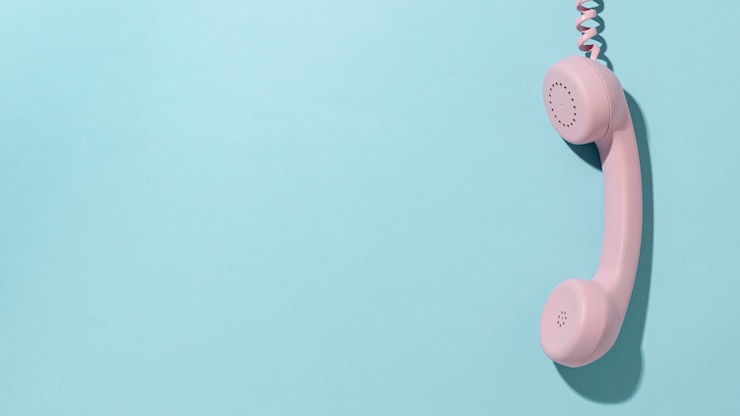 Free Photo vintage pink telephone composition