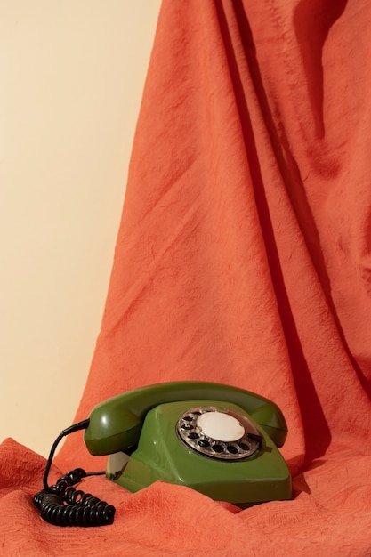 Free photo vintage telephone at thrift shop