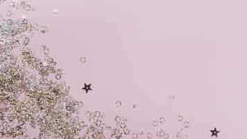 Бесплатное фото Фиолетовые звезды и кружева блестками с копией пространства