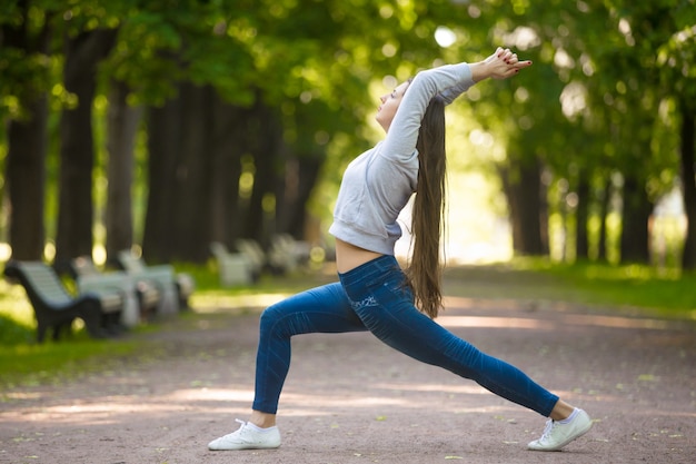 Virabhadrasana 1 in park