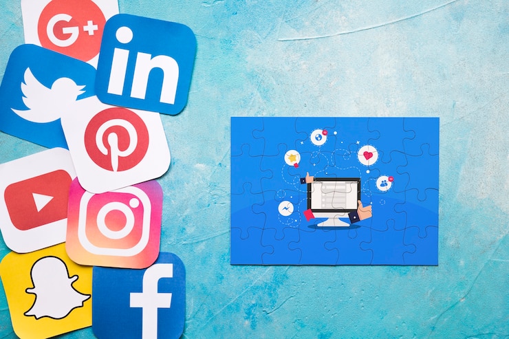 Free Photo viral content jigsaw puzzle with networking icons on painted wall