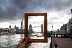 Free photo visiting site behind photo frame