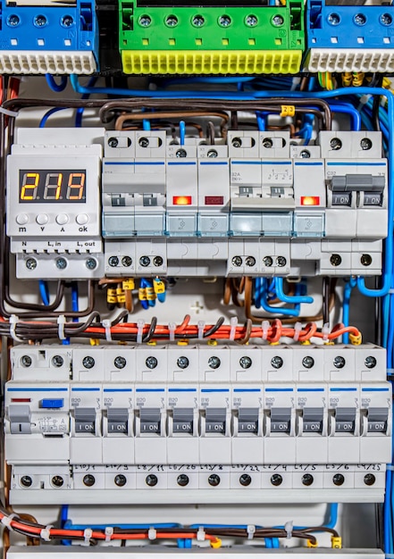 Voltage distributor with automatic switches Electrical background