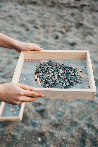 Volunteer collecting cigarettes at the beach