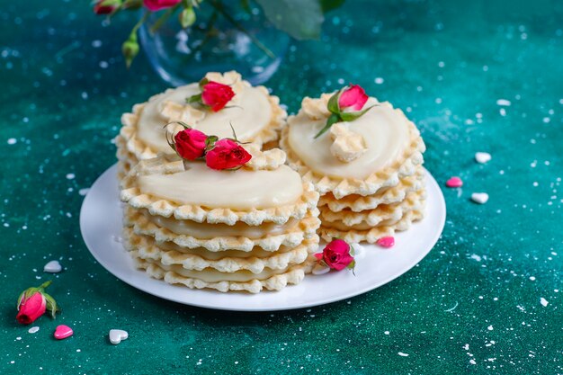 Waffle cookies with homemade delicious cream.