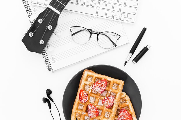 Free photo waffles for breakfast at office