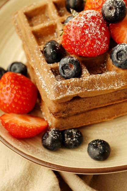 Free photo waffles with raspberry and blueberry