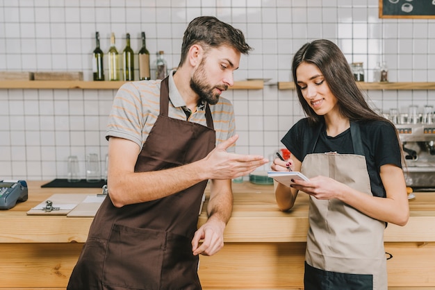 Free photo waiters discussing order