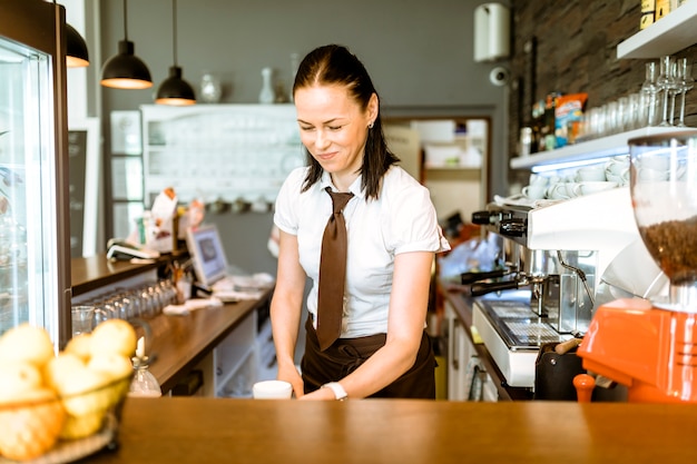 Free photo waitress making coffee