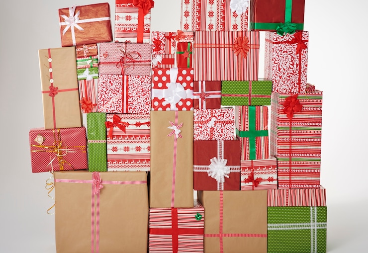 Free Photo wall of big christmas presents