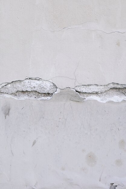 Wall surface with crack