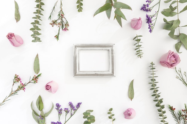 Wall with frame and decorative flowers