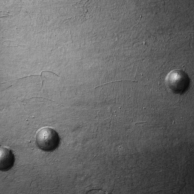 Wall with metal screws