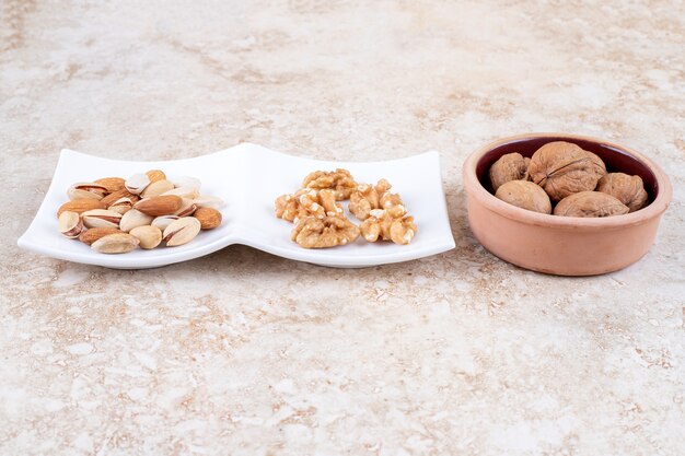 Free photo walnuts, almonds and pistachios