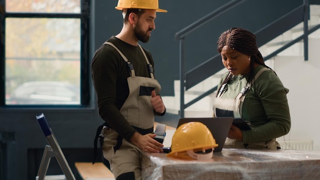 Free photo warehouse coworkers managing inventory