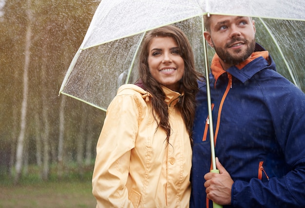 Free photo warmed by love in rainy day