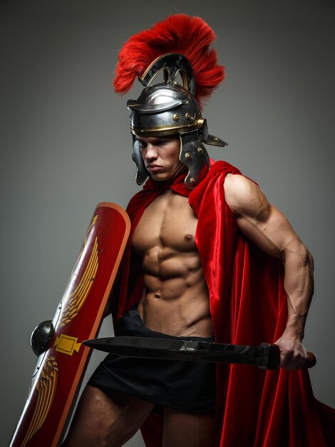 Воин Рима с мечом и щитом.