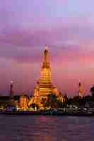 Free photo wat arun temple of dawn at twilight bangkok thailand