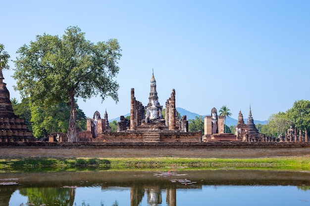 Foto gratuita wat maha that shukhothai historical park thailandia