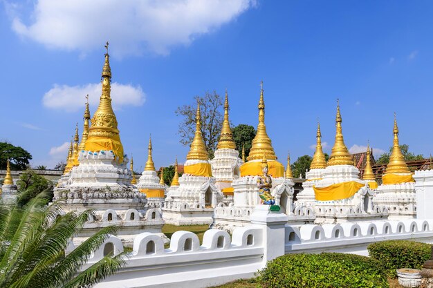 Ват Пхра Чеди Сан Ланг или храм двадцати пагод в Лампанг, Таиланд