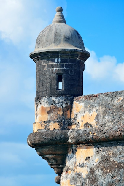 Бесплатное фото Сторожевая башня в замке эль-морро в старом сан-хуане, пуэрто-рико.