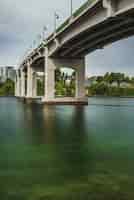 Бесплатное фото Вода под мостом