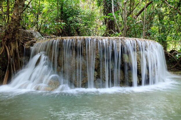 Водопад в национальном парке Эраван уровень 5 Канчанабури
