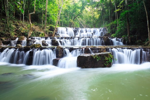 Free photo waterfall in namtok samlan national park saraburi thailand