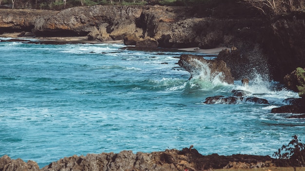 Free photo the waves are about to rock