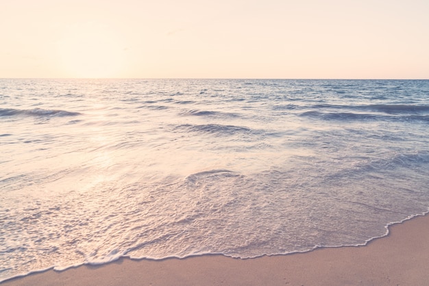 Бесплатное фото Волны моря на закате