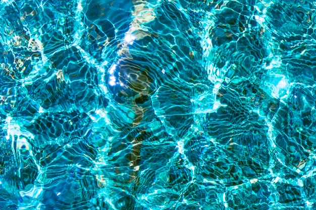 Free photo wavy water with object from swimming pool